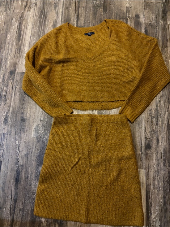 American Eagle Outfitters Dresses & Skirts - American Eagle Women's Mustard Knit Skirt and cropped sweater set
